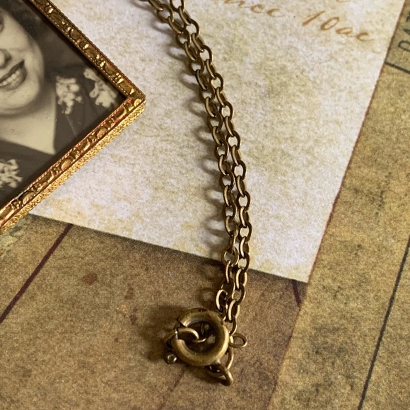 Antique White & Black Cameo Photo Frame Necklace with Photo Lady - Picture 6 of 12